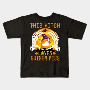 This Witch Loves Guinea Pigs Halloween (113) Kids T-Shirt